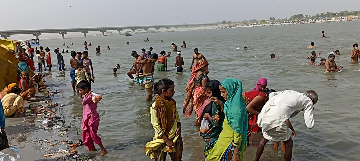 Jyeshtha Purnima: Devotees take a holy dip in the Ganges