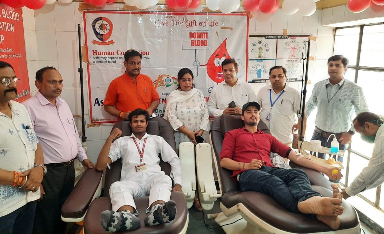 Hathras: The great donors donated blood in the camps