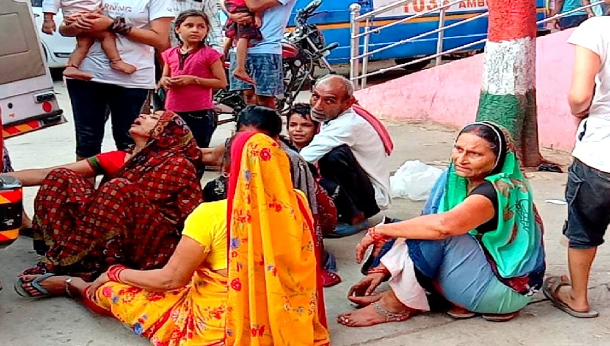 DCM collided with truck in Auraiya, two killed, police sent bodies for post-mortem