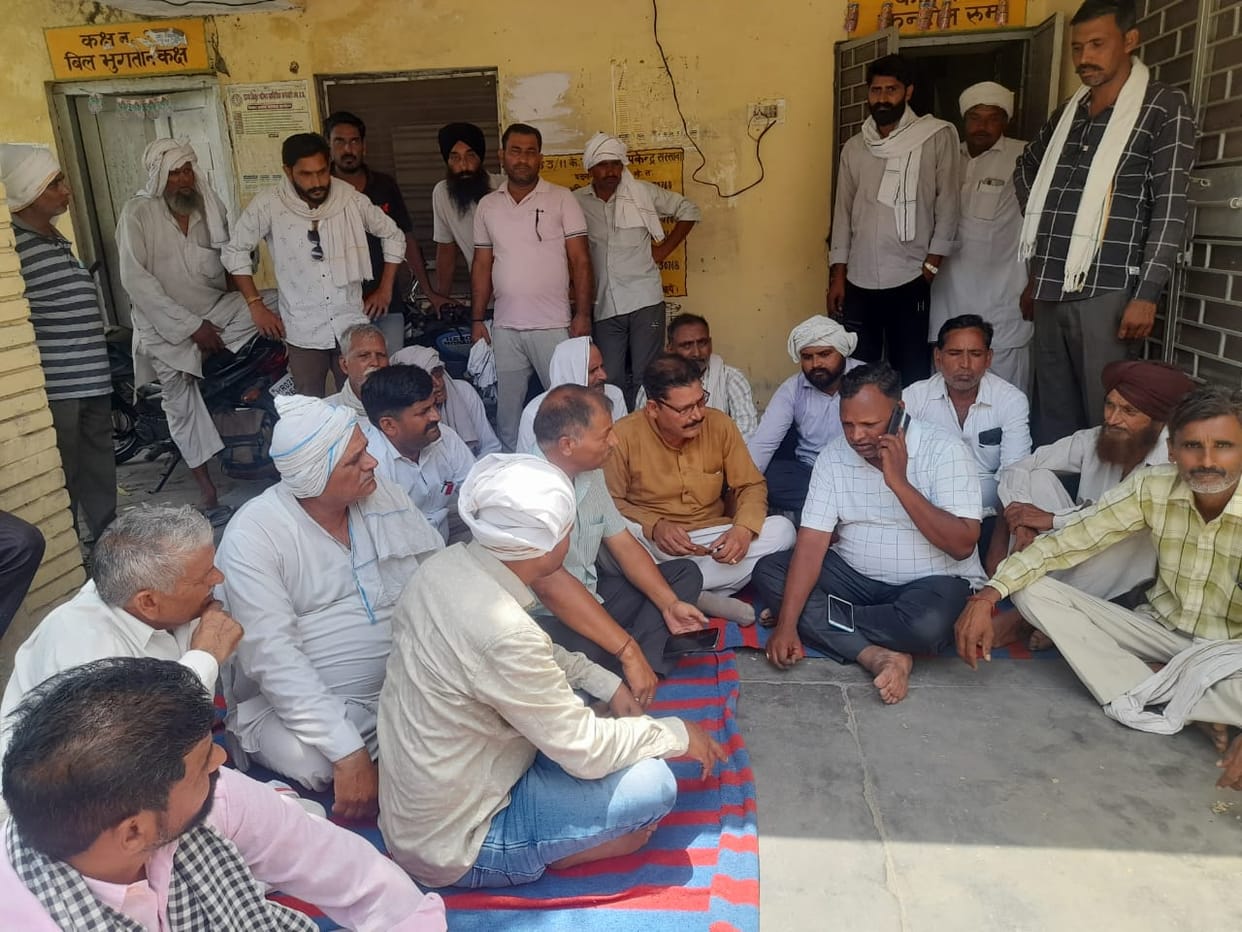 Protest against power cut, put JE in the sun