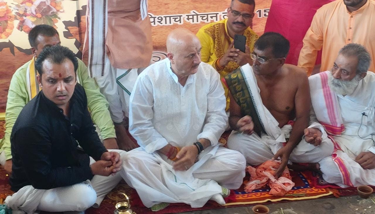 Tripindi Shradh in Kashi for salvation of Kashmiri Pandits Anupam Kher said no one took care for 32 years