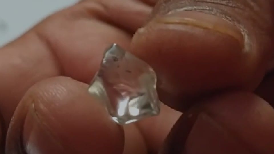 Panna News: The luck of laborers again shines in Panna, 6 friends had taken mine, now found 6.29 carat diamond