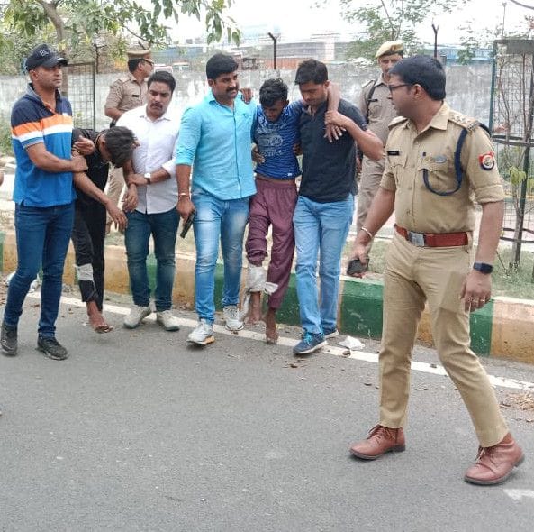 Two miscreants who robbed entertainment arrested in encounter