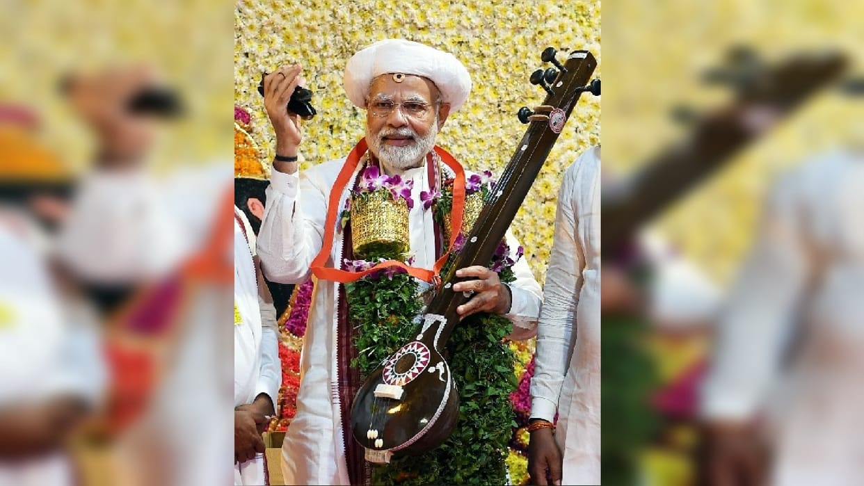 PM Modi said Veer Savarkar Sang Sant Tukaram Poetry In Jail