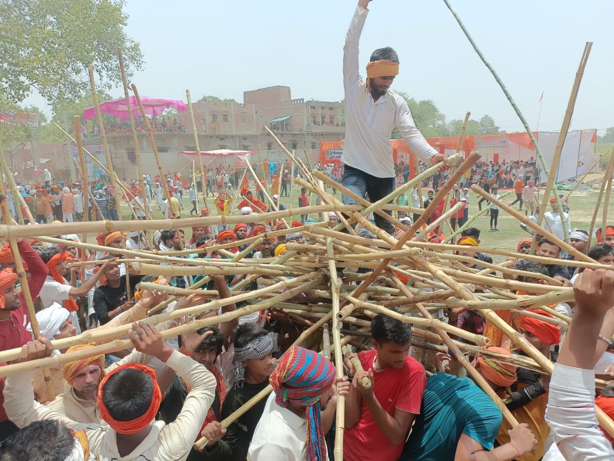 Showing the valor of sticks pleased the Ishtadev