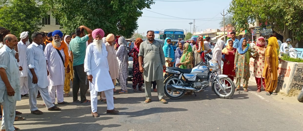 A jam was imposed on the state highway to search for the child who fell in the canal