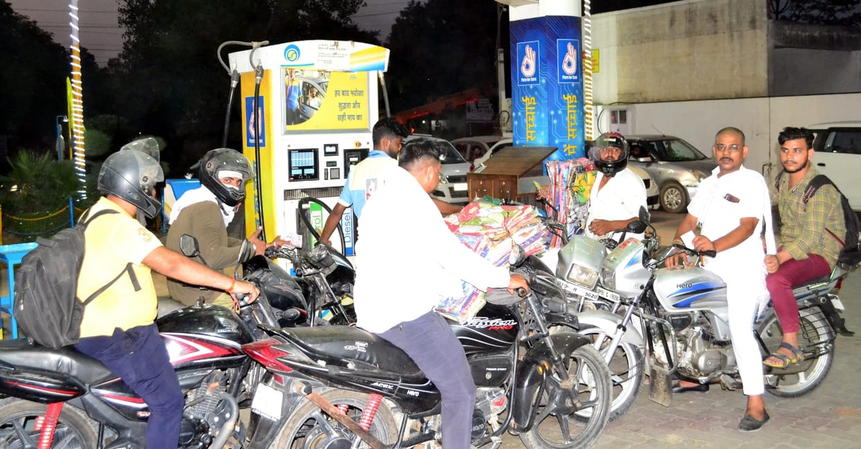 Crowd gathered to get diesel-petrol