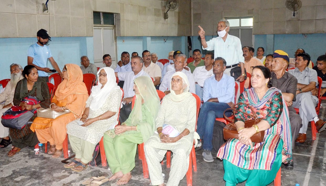 Ex-servicemen are not getting medicines in ECHS Polyclinic