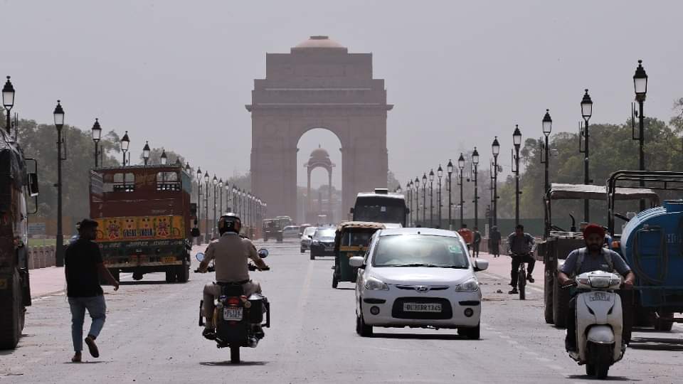delhi weather forecast light rain likely in on saturday afternoon