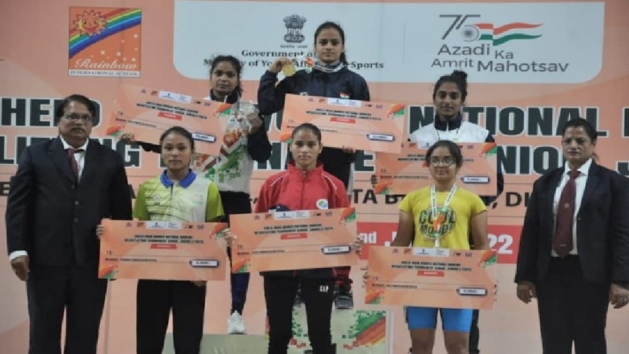 Junior women's world champion Harshada Garud got a gold medal on the first day in the first national prize weightlifting competition.
