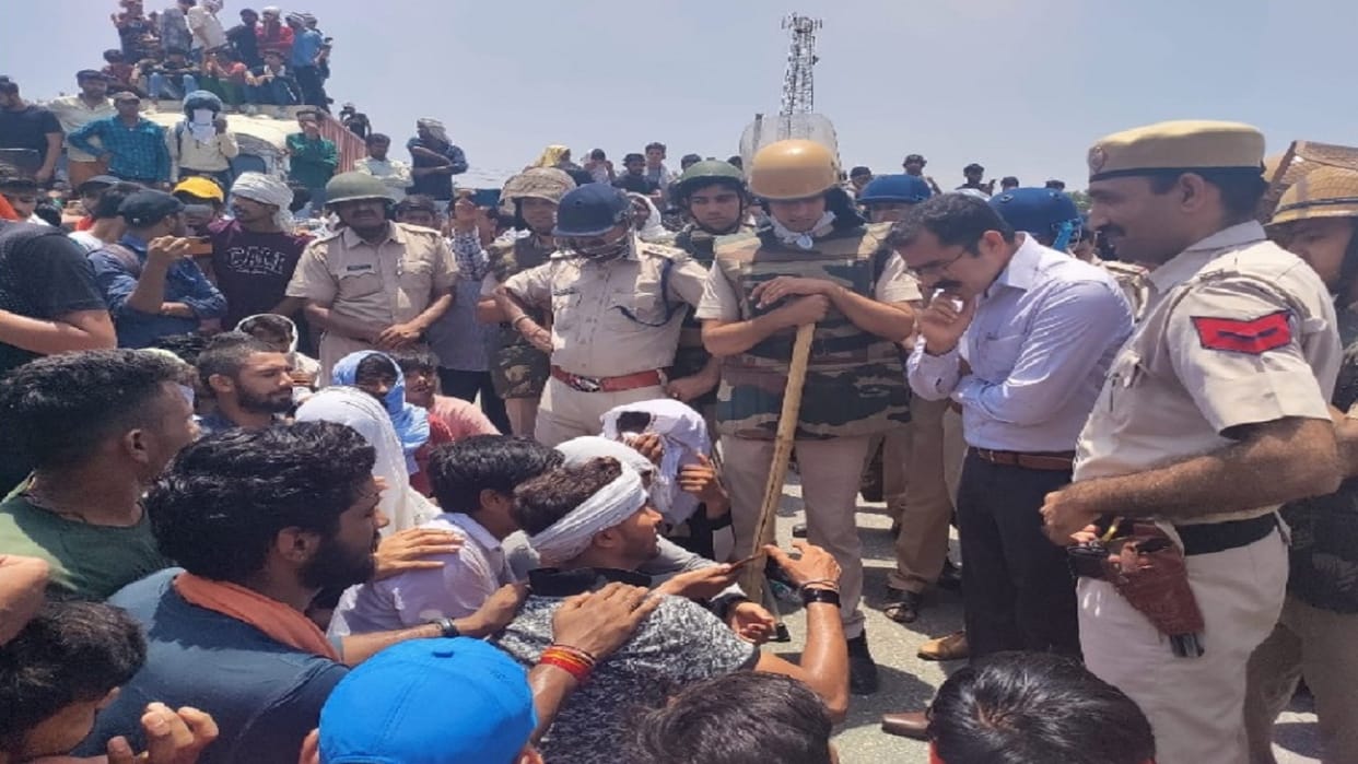 youths blocked Delhi Jaipur highway in protest against Agnipath scheme in Gurugram