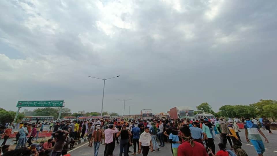 Agnipath Scheme protest Youth Blocked Agra-Delhi Highway protest against Agneepath scheme