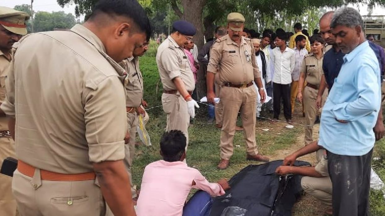 Youth killed by slitting throat in Barabanki: The youth had come to Baddupur from Sitapur on a bike to make his brother sit in the bus.