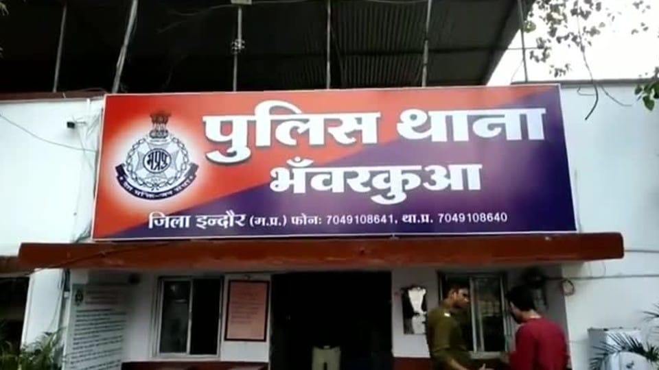 Indore: The student was beaten up with his hands and feet tied in the fear of mobile theft, deep marks of assault on his back and legs