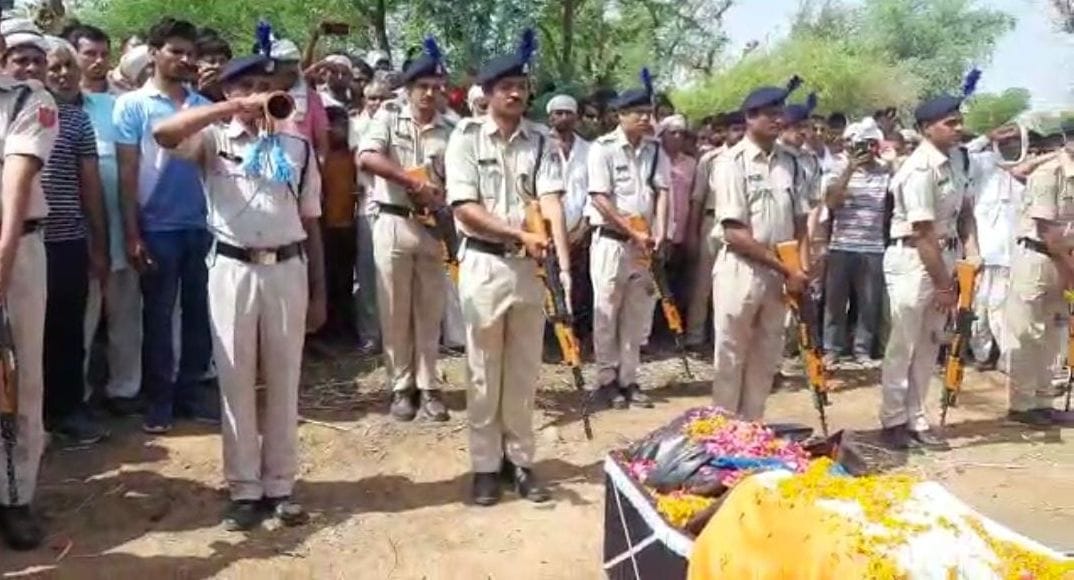 Villagers bid farewell to CRPF jawan Surendra of Balana with moist eyes