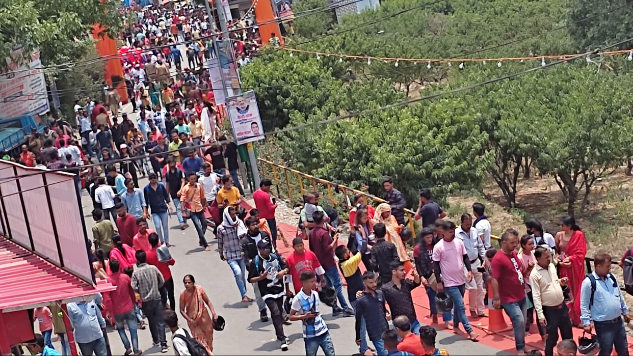 With the cheers of Baba, more than 1.25 lakh devotees reached Kainchi Dham