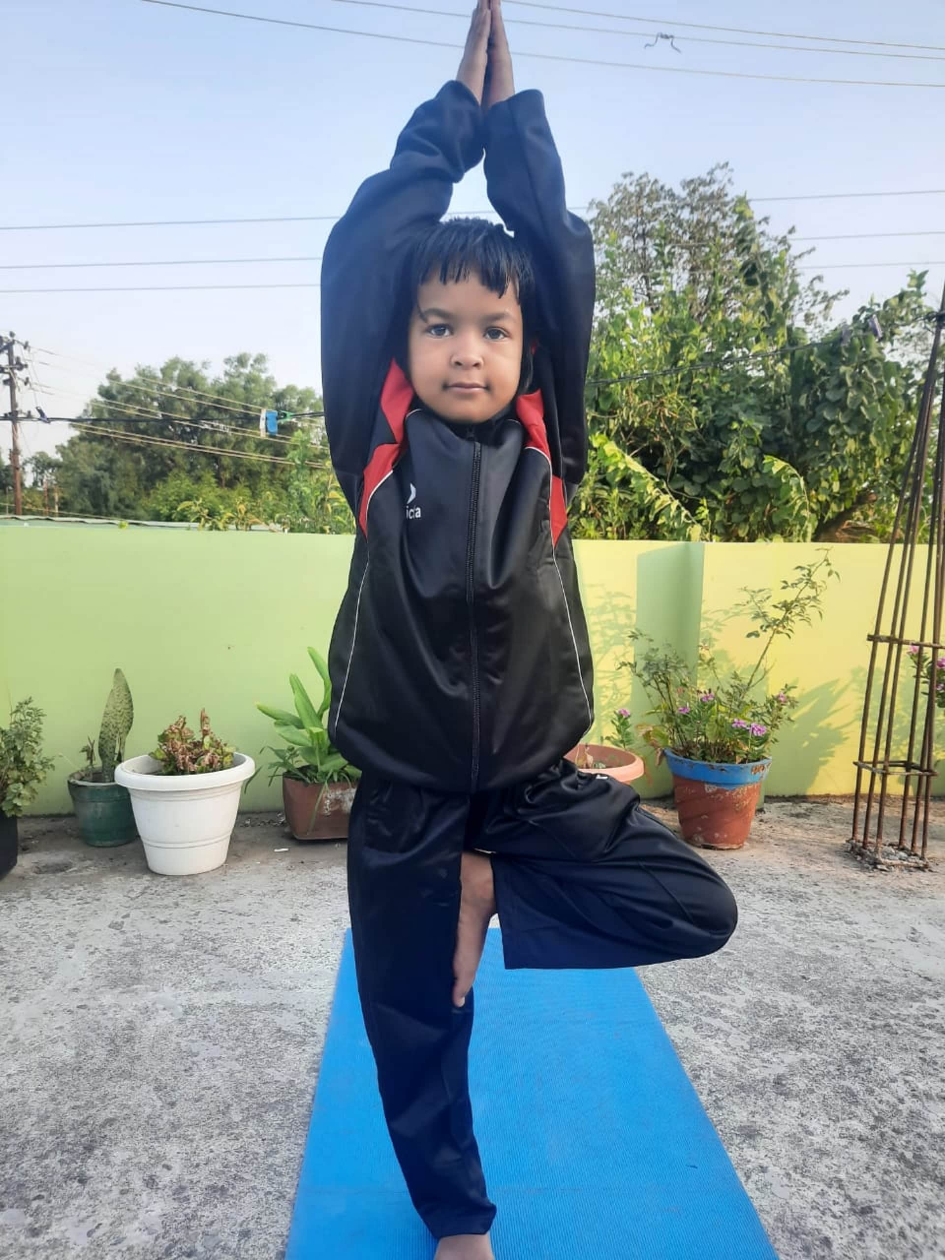 International Yoga Day 2022, Gardener daughter will do Yog with PM Modi, 11 year old Deepa Giri, See Photos