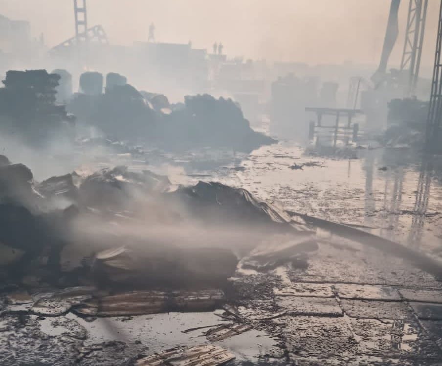 Fierce fire in plywood factory, goods worth crores burnt to ashes