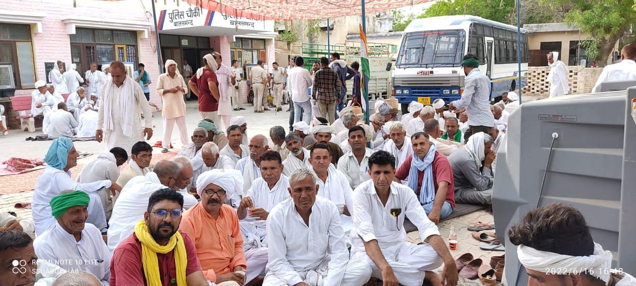 The farmers adamant on arrest captured Adampur Tehsildar office and Balsamand police post