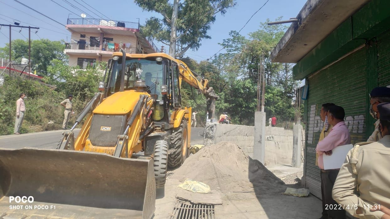 Public Works Department reached with bulldozer, Jal Shakti Department stopped work