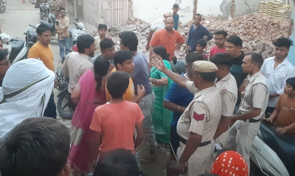 A family members assaulted by entering the house in Hanuman Dhani, four including two women injured
