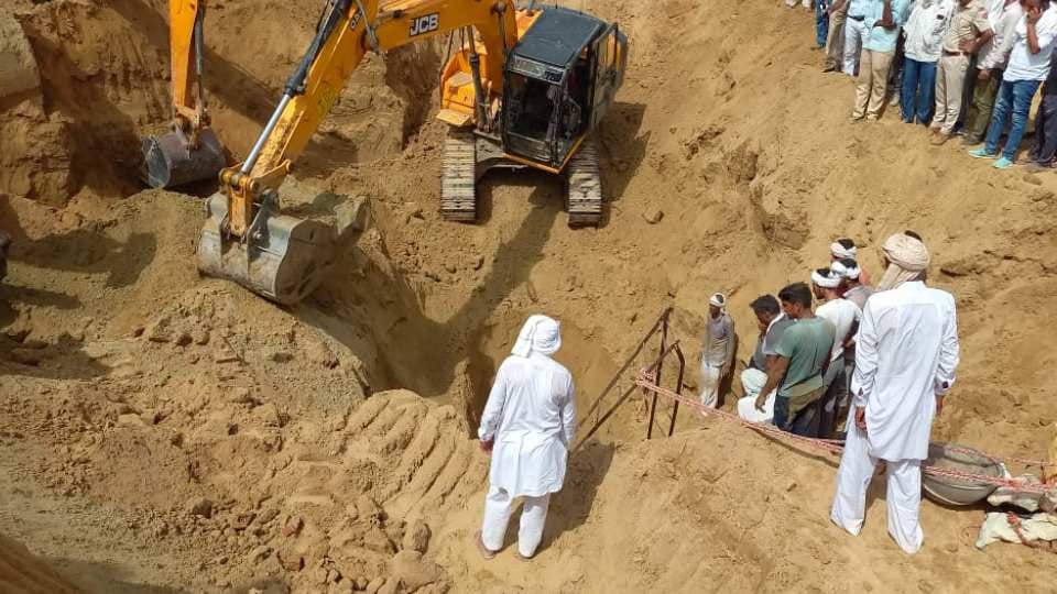 55 year old man buried by well collapse in Rajasthan