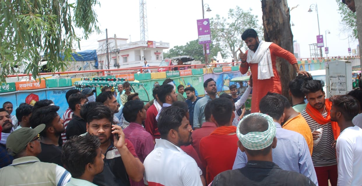Hathras: The workers of the upper caste council surrounded the Kotwali