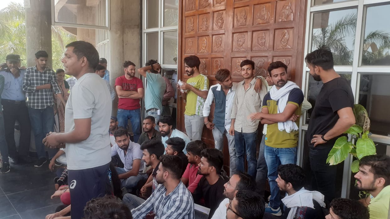 Students demonstrated by locking GJU library
