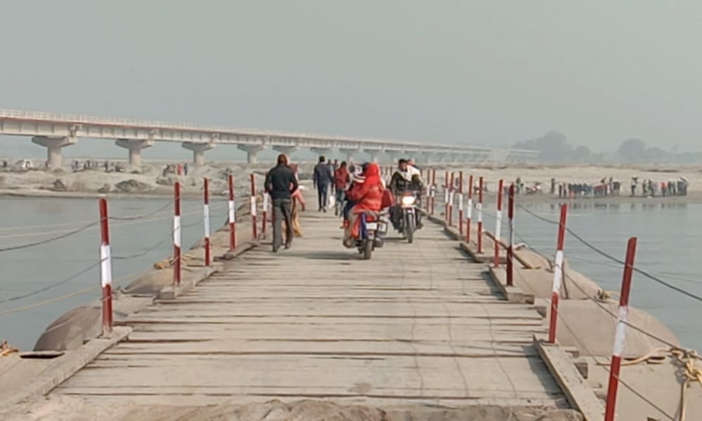 Traveling to Mirzapur and Kalan will be difficult due to removal of Pantoon bridge