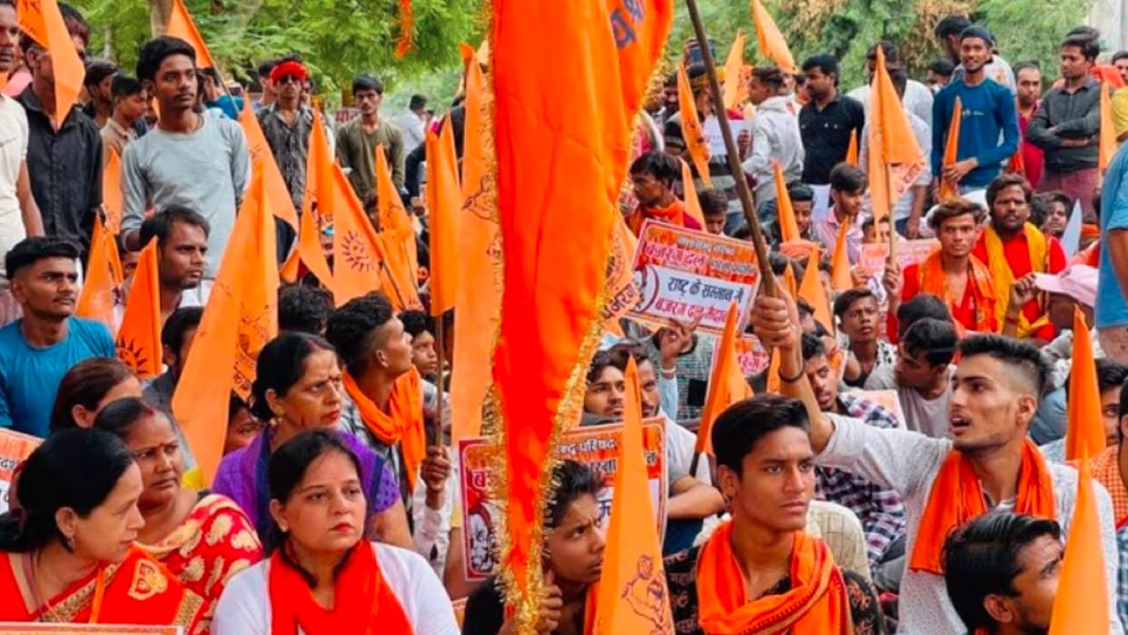 Bajrang Dal worker received threat in Kanpur, board of exodus placed outside the house
