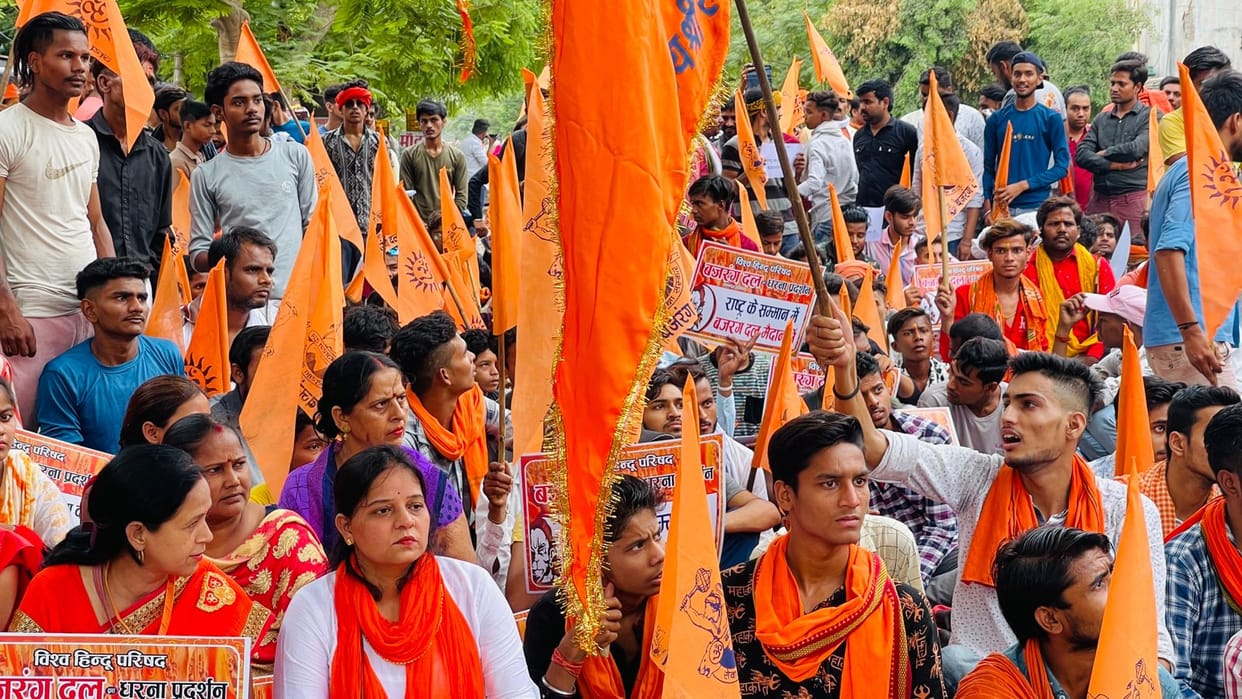 Bajrang Dal took to the streets in protest against Kanpur violence, recitation of Hanuman Chalisa at many places