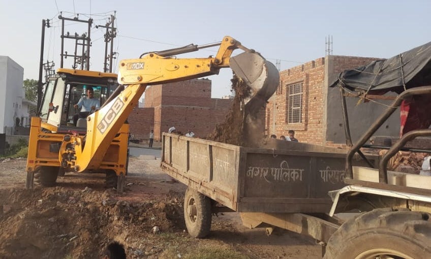 Municipality started cleaning work on Nawab Talab