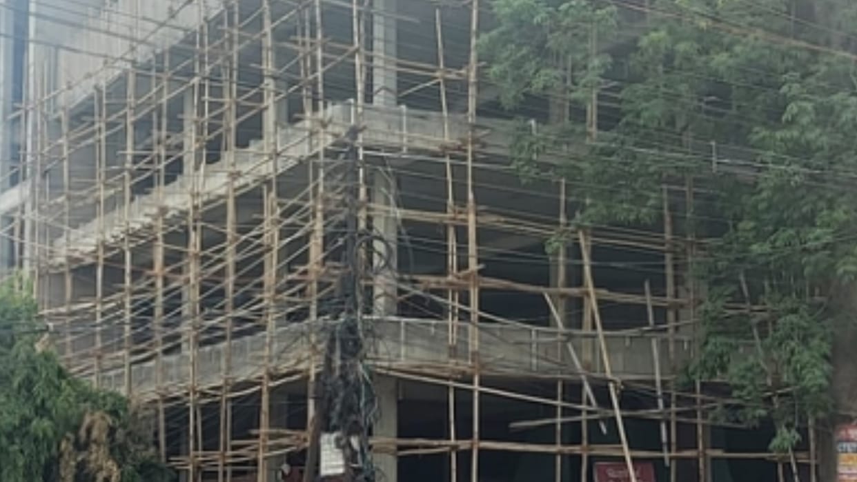 Lucknow: LDA kept playing notice-notice, three-storey building erected, case of Aliganj area, complaint reached to Governor