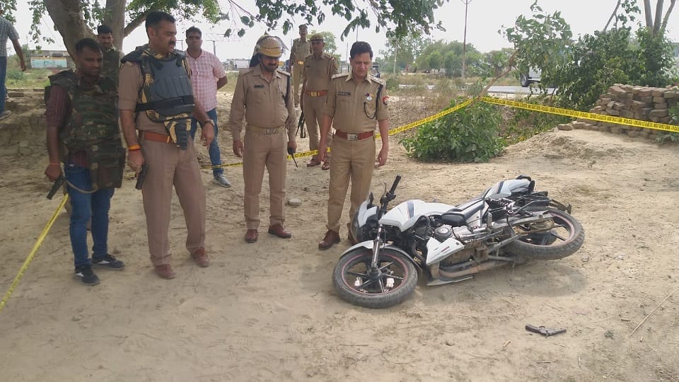 Encounter in Mainpuri Traffic on both sides of the road was stopped during the encounter
