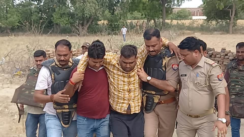 Encounter in Mainpuri Traffic on both sides of the road was stopped during the encounter