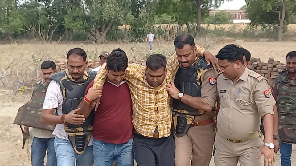 Encounter in Mainpuri Traffic on both sides of the road was stopped during the encounter