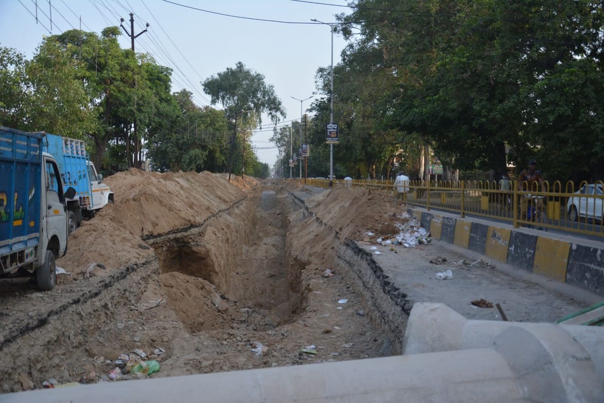 Road dug for sewer, one way had to be done Meerut road