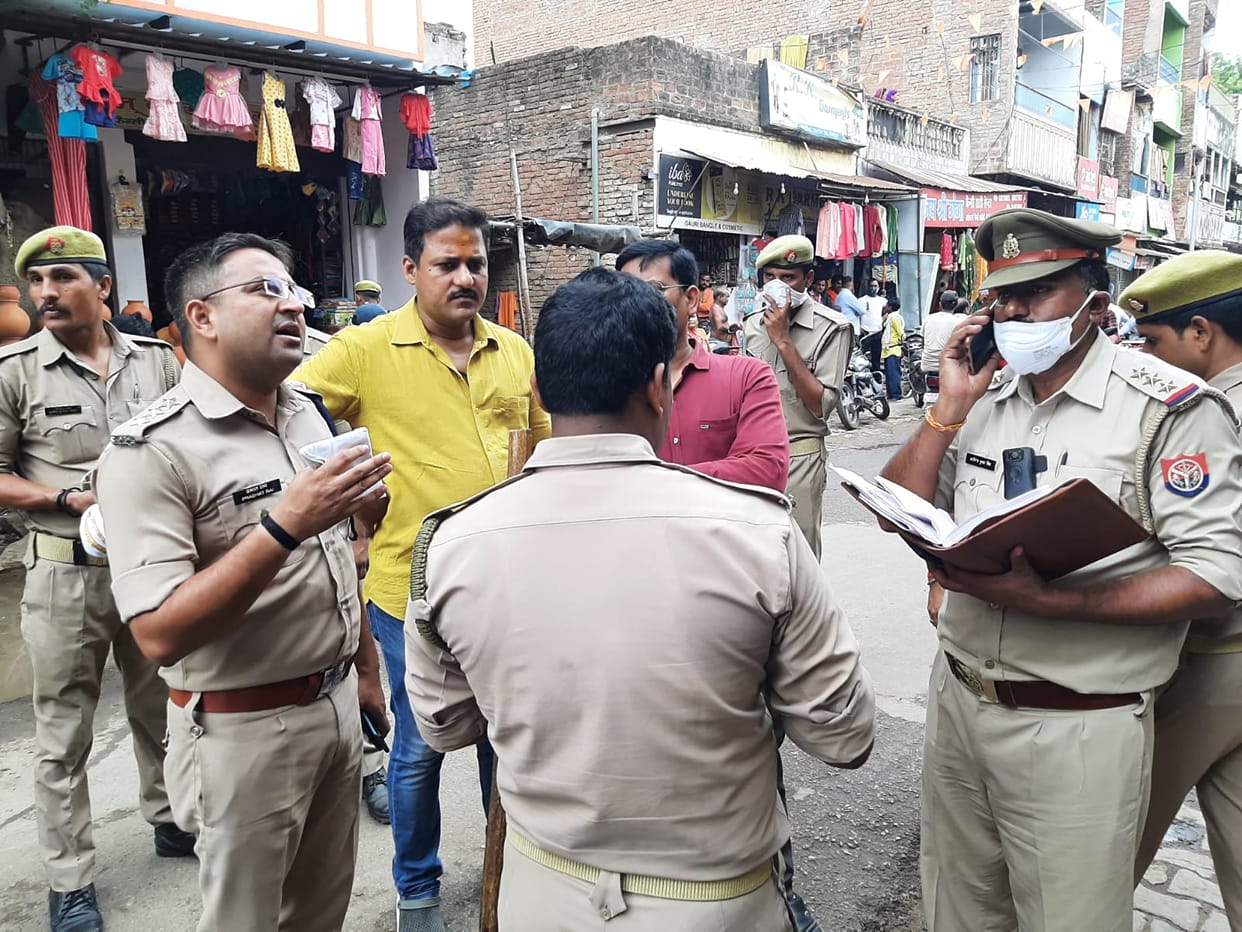 dead body of principal of private school found in closed room in mirzapur police engaged in investigation
