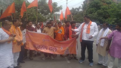 UP Violence Bajrang Dal took to the streets in protest against the violence on Friday recited Hanuman Chalisa from place to place in up