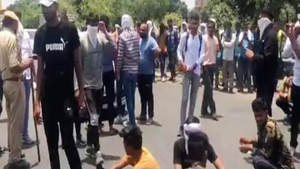 Youth protest in Jaipur against Agneepath scheme for army recruitment