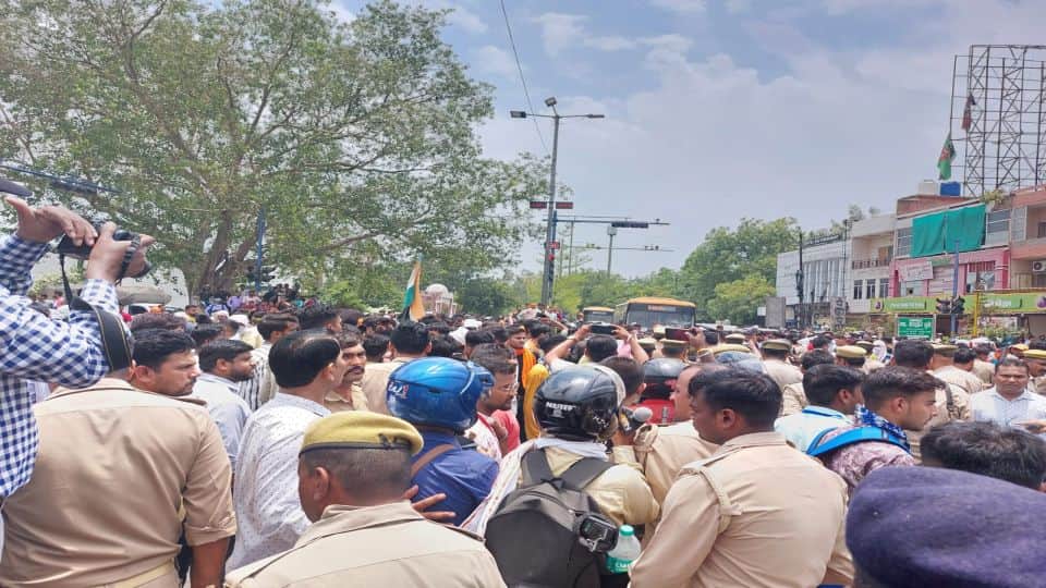 Agnipath Scheme protest Youth Blocked Agra-Delhi Highway protest against Agneepath scheme