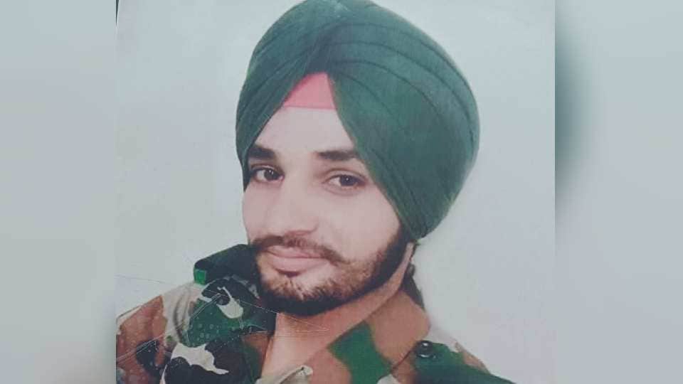 Soldier cremated with military honors in Gurdaspur of Punjab