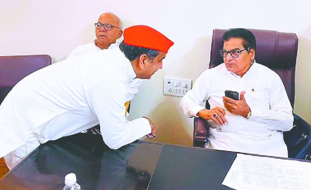 Lok Sabha By Election azamgarh samajwadi party leader Ram Gopal Yadav claims Dharmendra yadav will win with more votes than Akhilesh
