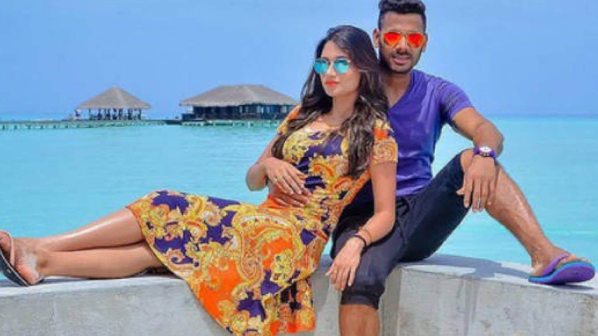 Ranji Trophy Manoj Tiwary bengal minister manoj tiwary sent a love letter to his wife sushmita roy from the field Bengal vs Madhya Pradesh