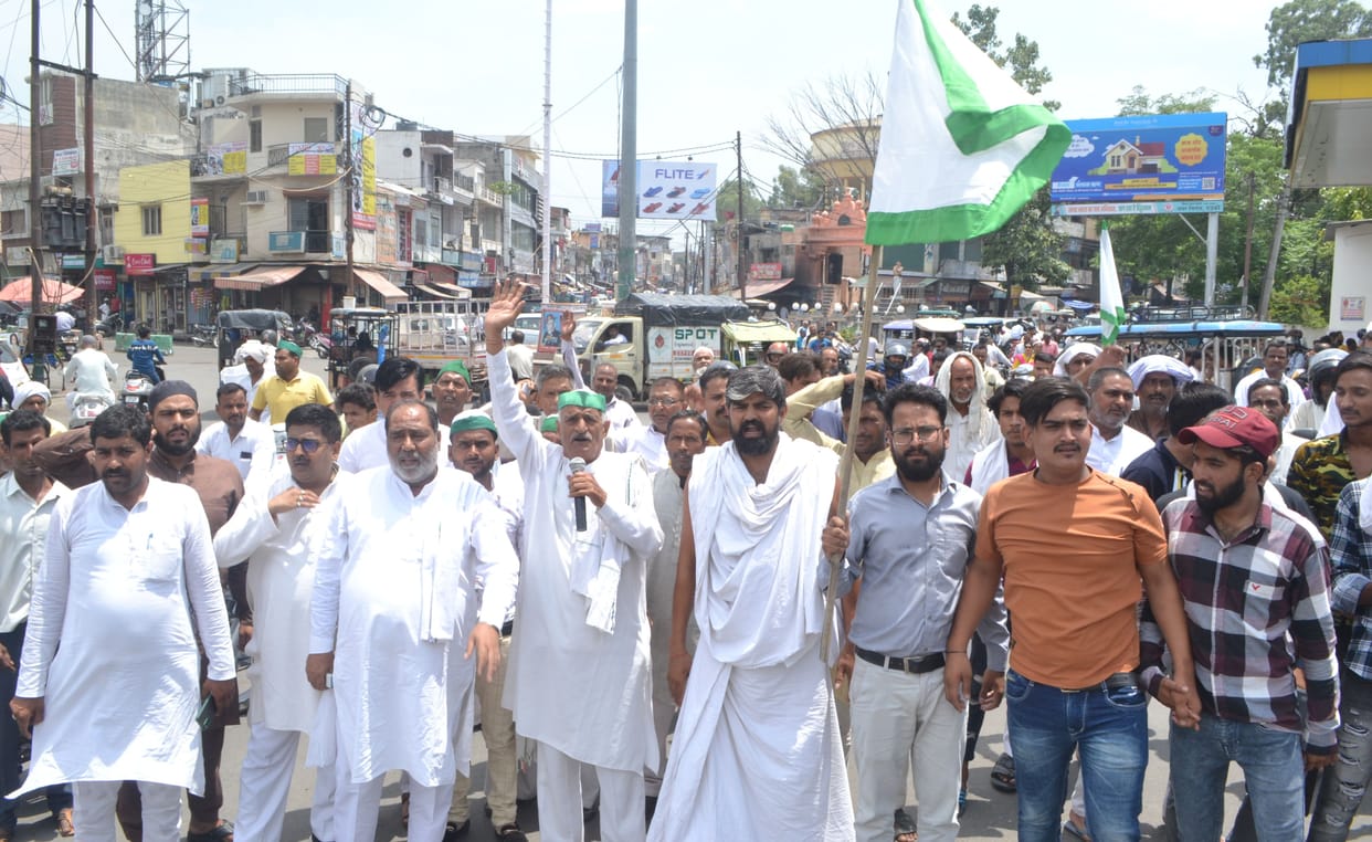 Farmers angry against power cut