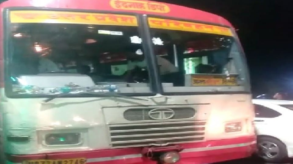 passengers got scared after roadways bus steering failed on overbridge in agra