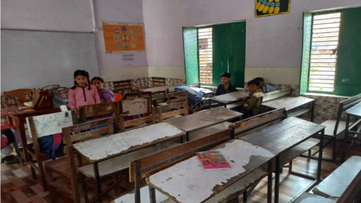 Council schools flourished from today, few students reached many schools on the first day