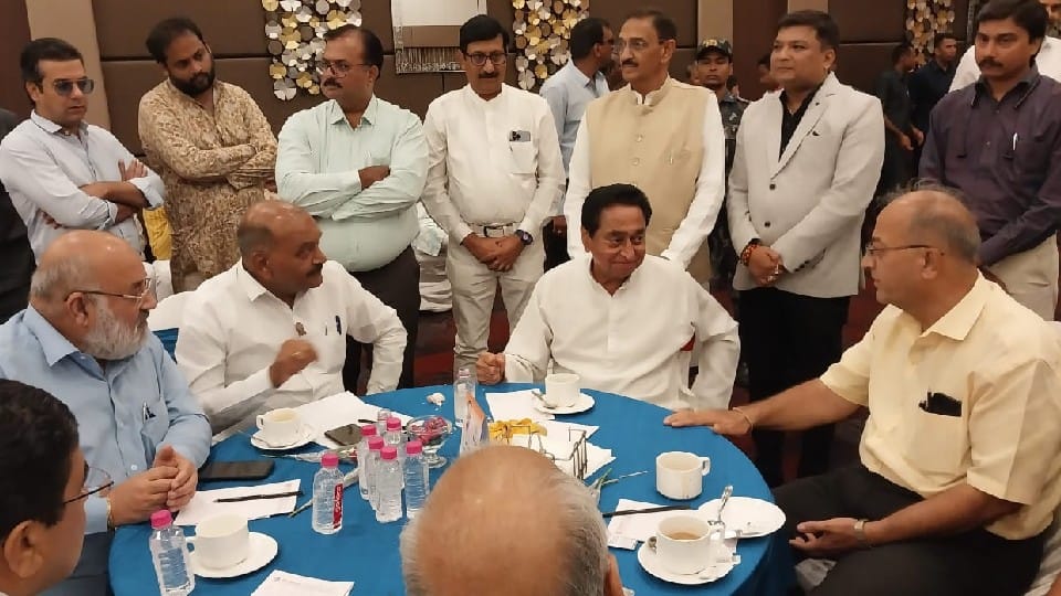 Chat with Tea: Kamal Nath discussed with the industrialists-businessmen of Indore, said - no one's work stopped in my government