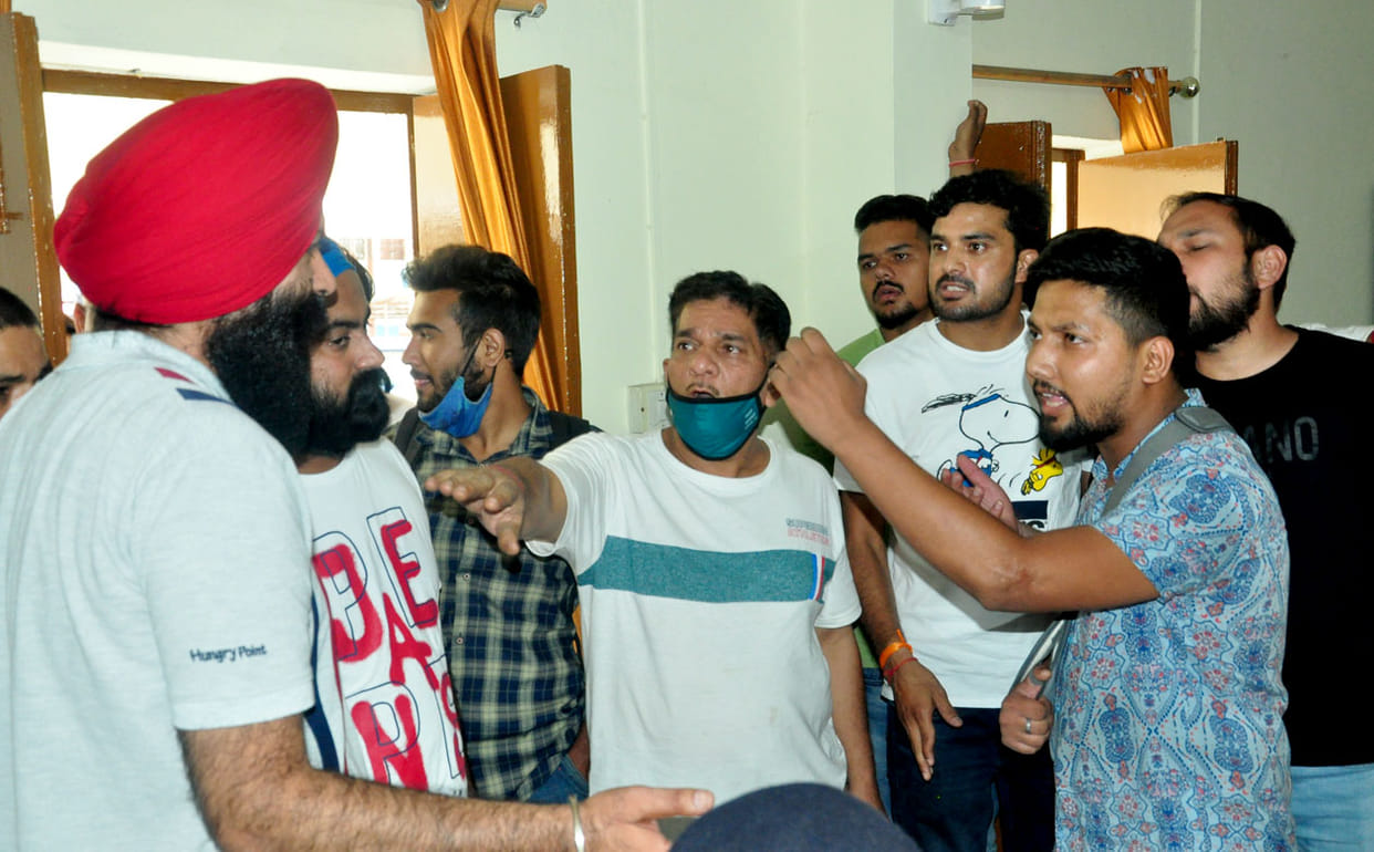 Bike thief turned out to give pizza, students and businessmen surrounded Kotwali