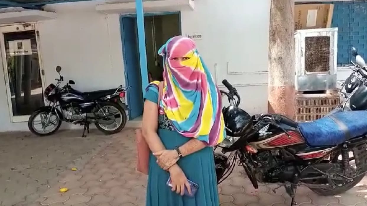 Shivpuri: On the first wedding anniversary, the husband got married for the second time, the woman reached to complain to the SP after being cheated in love